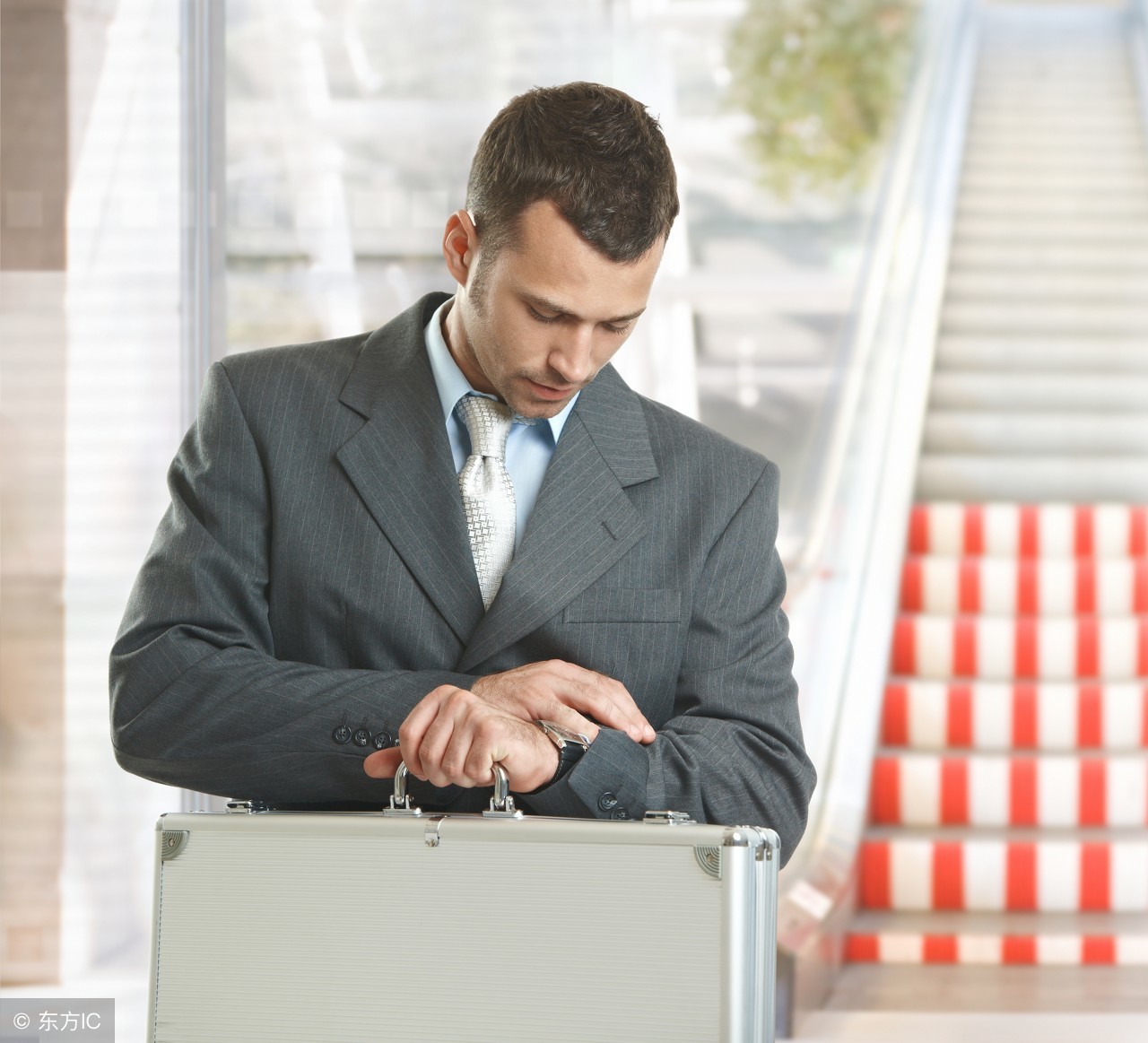 凤凰男为什么不想嫁农村人,凤凰男为什么不娶老婆