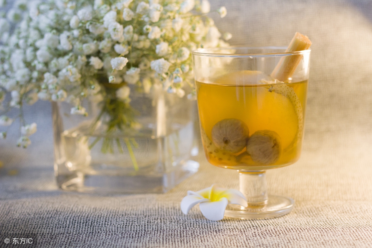 冬天嘴唇干燥怎么办用什么维生素,冬天皮肤干燥嘴唇干裂吃什么好