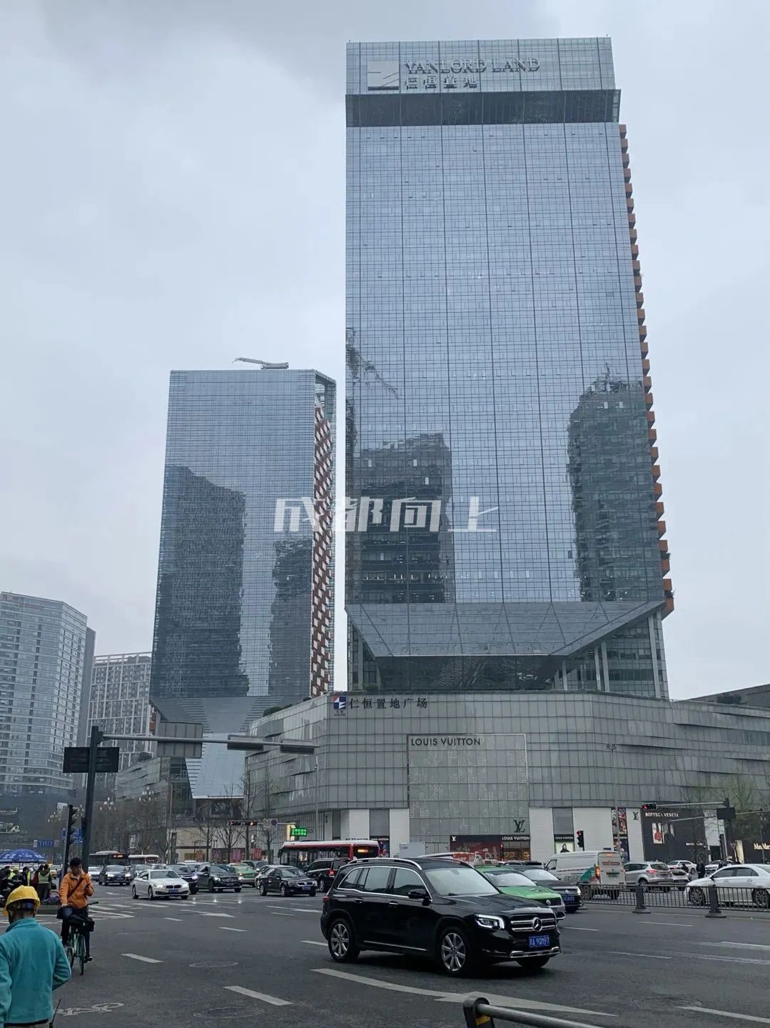 如何让成都变东京？网友：大LOGO收敛点