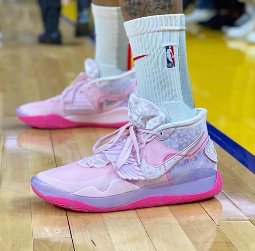 盘点nba球星上脚球鞋杜兰特篇,nba球员上脚的球鞋欧文