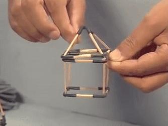 穷人的乐高什么样？印度大佬用垃圾做的玩具，火了