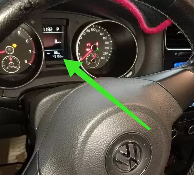 大众cc4万公里机油灯亮了,4000公里机油灯亮了是烧多少机油