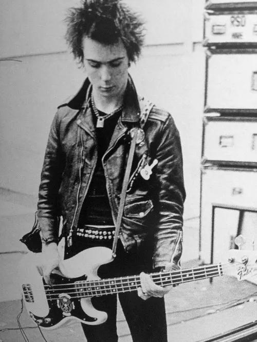 琴弹得不错是厉害是腻害,琴弹的不好要参加比赛吗