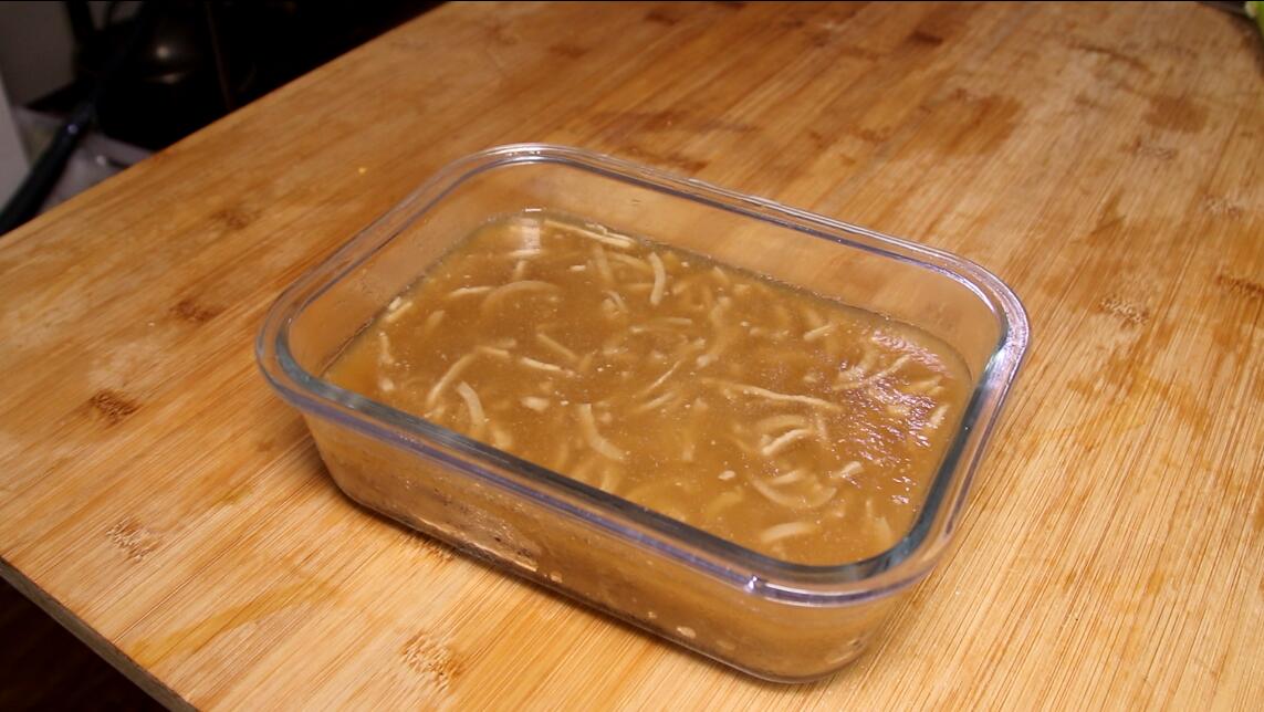 熬猪皮冻最后要收汁吗,熬猪皮冻开盖还是盖盖