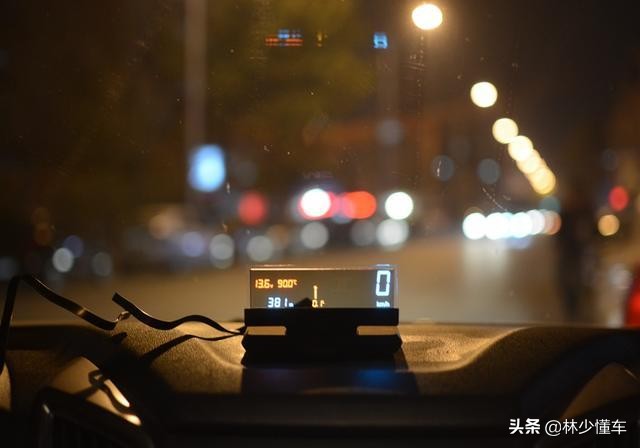 汽车hud抬头显示器,汽车hud抬头显示器好处与坏处