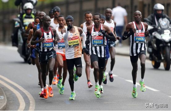 跑马拉松推荐耐克什么系列,跑全马的耐克碳板跑鞋推荐