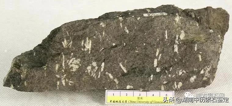 月球陨石与地球矿石的区别,月球陨石和矿石有什么区别