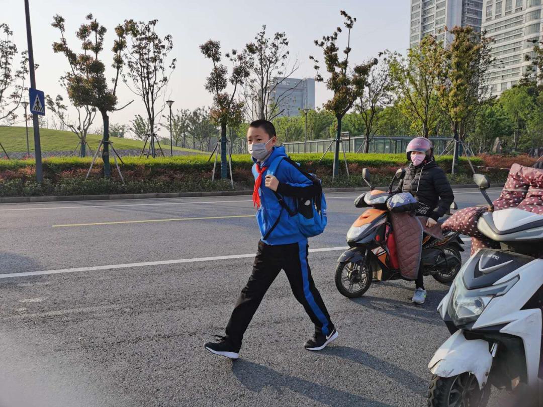 开学现场直击,昆山小学最新消息