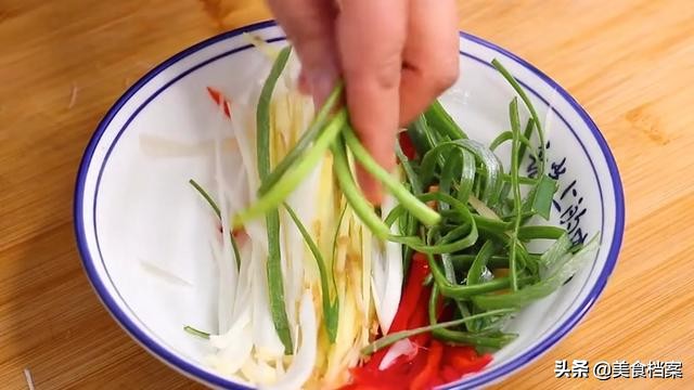 清蒸鲳鱼怎么做法比较好吃,清蒸五彩鲳鱼的做法和步骤