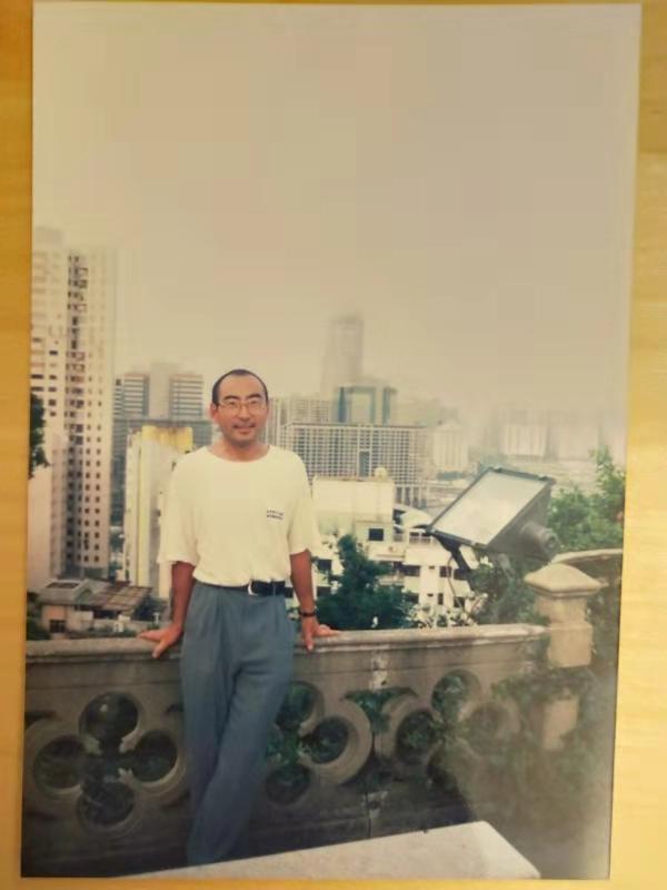 无一官半职，近20年里用智慧和心力奉献杭州，现在他悄悄地走了