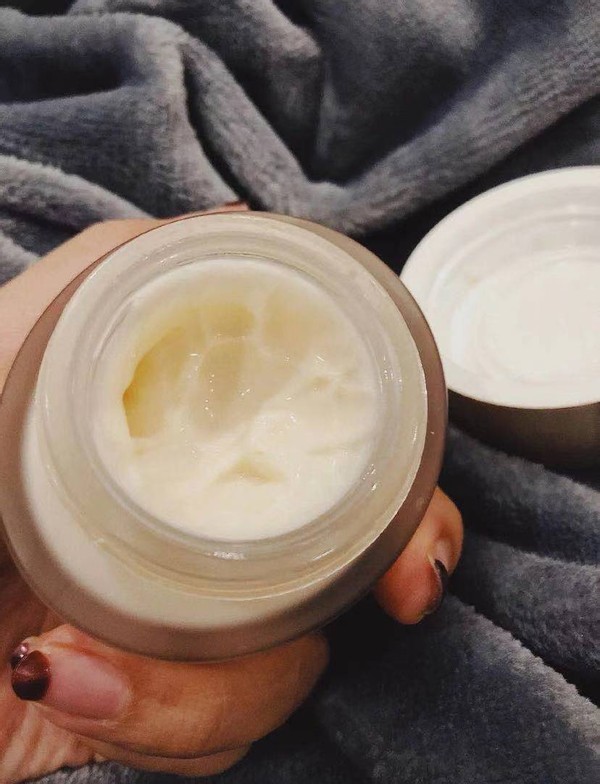 颈部松弛最好的颈霜,消除颈部皱纹最好的颈霜