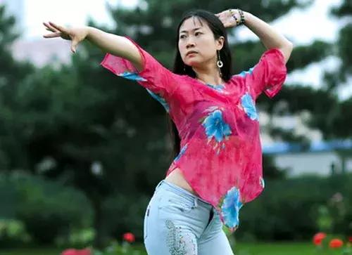 庞龙留校当老师，王蓉被曝精神问题：那些年的神曲歌手都去哪了？