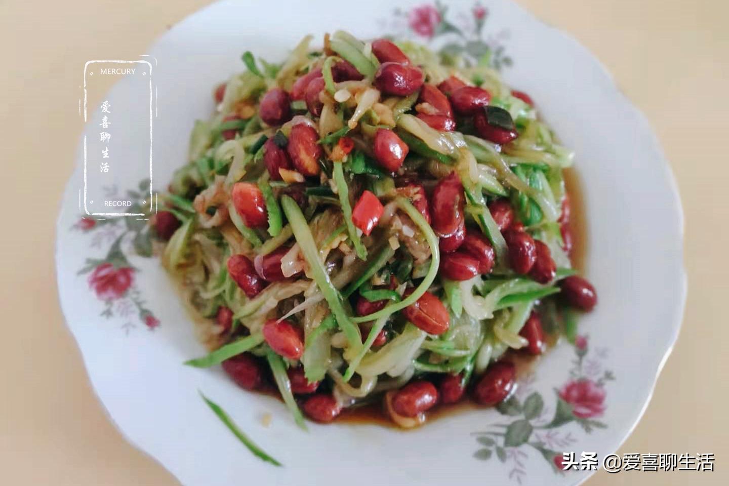 夏至后这菜正当季,买来擦丝加花生一起拌,酸香开胃,天热吃真爽