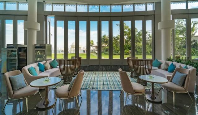 三亚凤凰岛夏天玩不够，住地标酒店，吹海风赏海景，学生*党**都夸好