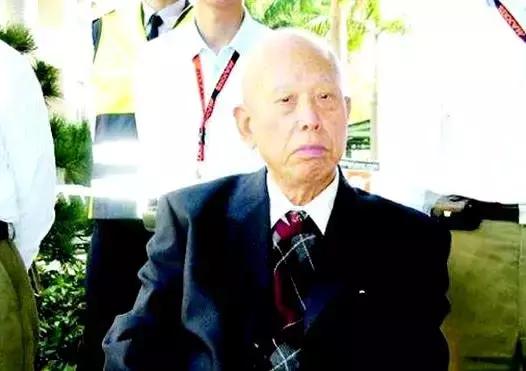 卖蜜饯起步创办正新轮胎，身价902亿葬拥挤公墓，90多岁还在上班