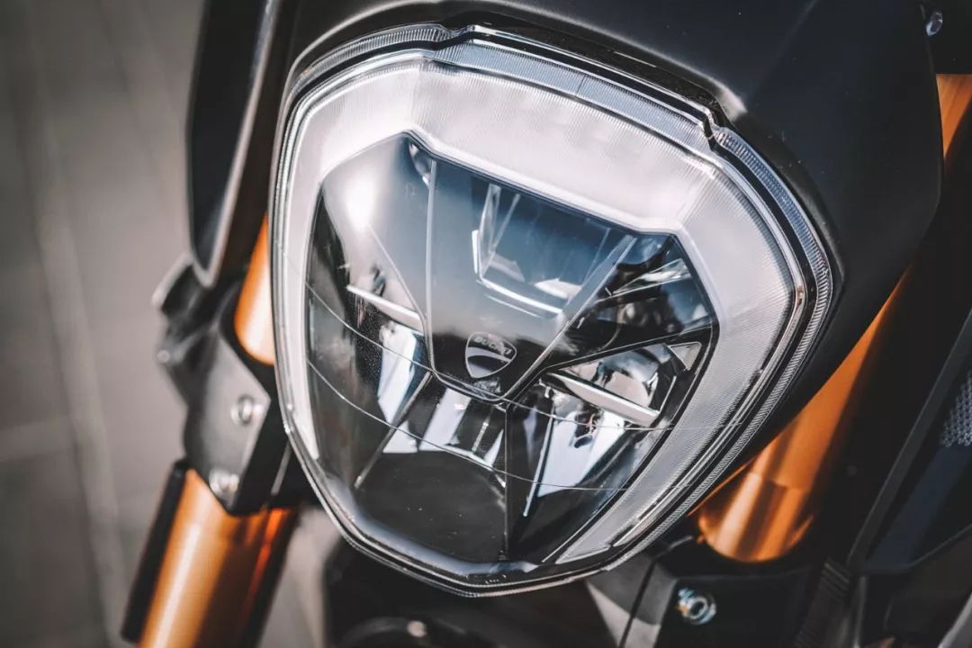 2022款杜卡迪1260s试驾,杜卡迪1260s是复古还是街车