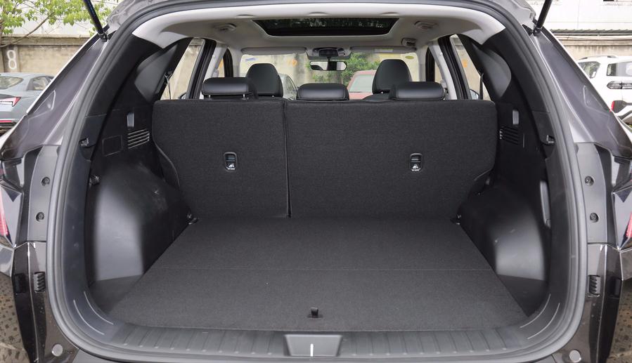 第五代途胜尊贵版有定速巡航吗,5代途胜l两驱爬坡测试