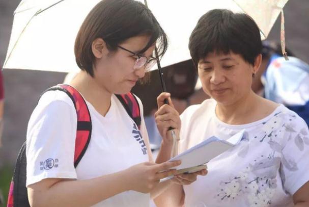 安徽考生超一本线127,考生高考超一本线52分激动落泪