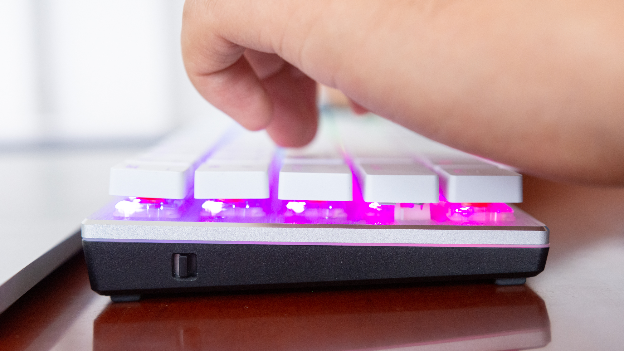 双模互联，极致便携：酷冷至尊SK621矮轴机械键盘体验