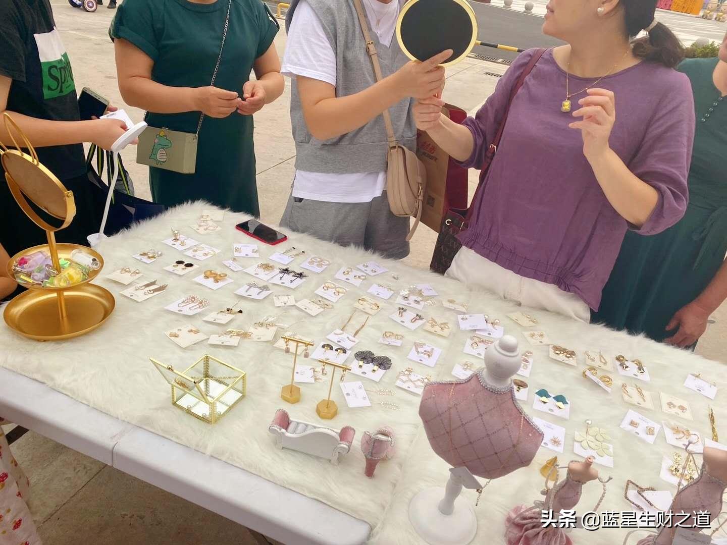 摆摊卖了一副耳环利润6元,摆地摊耳环收入