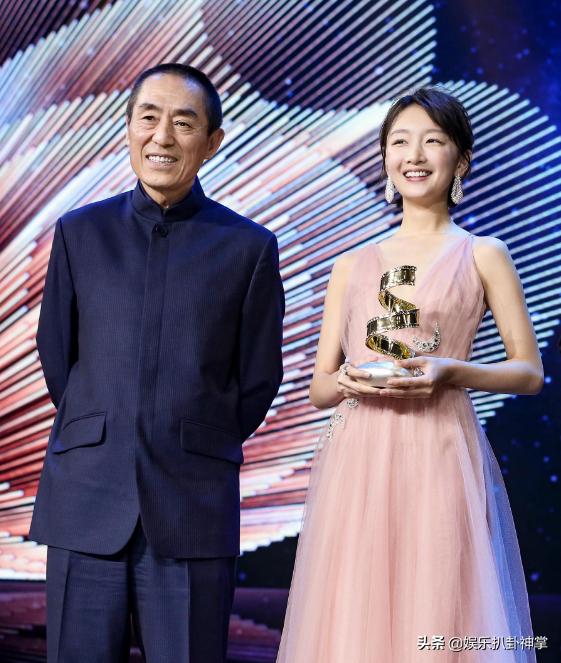 3岁丧父随母亲改嫁23岁拿影后,3岁丧父随母亲改嫁继父扛水泥