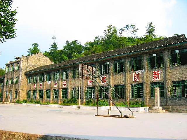 松桃民族中学2021年高考成绩喜报,松桃民族中学2019年高考喜报