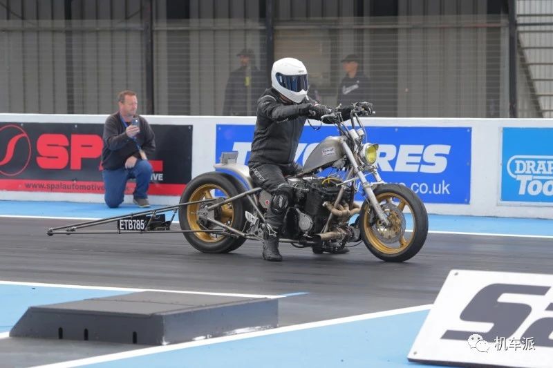 定制|200匹涡轮增压“匪王”变身bobber竞速赛车