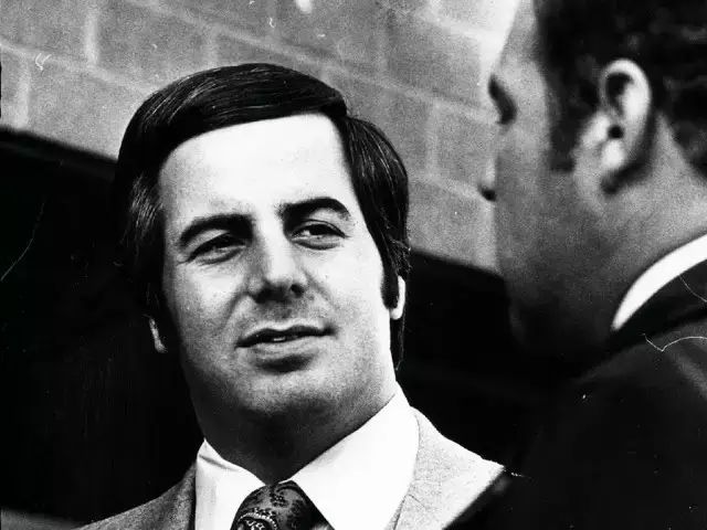 这个宇宙级*子骗**骗过了全世界,最终却败给了爱情!