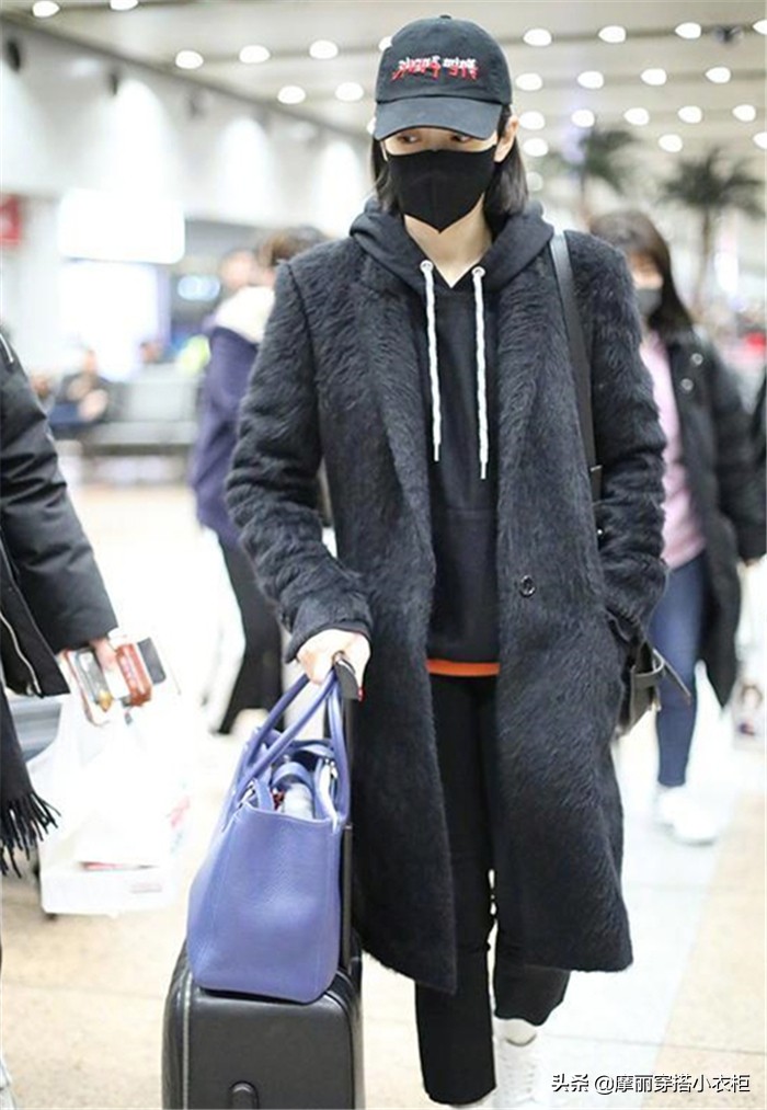 显瘦黑色卫衣,黑卫衣的四种穿搭