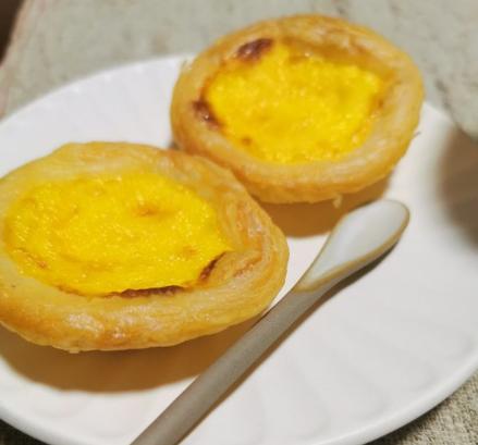 自制葡式蛋挞嫩滑酥脆香甜可口,港式蛋挞可以用葡式蛋挞水