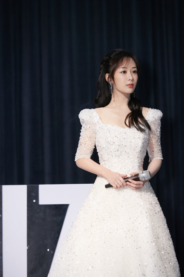 试问女生们，你们哪个能躲得了“婚纱的诱惑”呢？