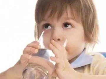 孩子8岁了还尿床，是遗尿症吗？儿科医生来告诉您！