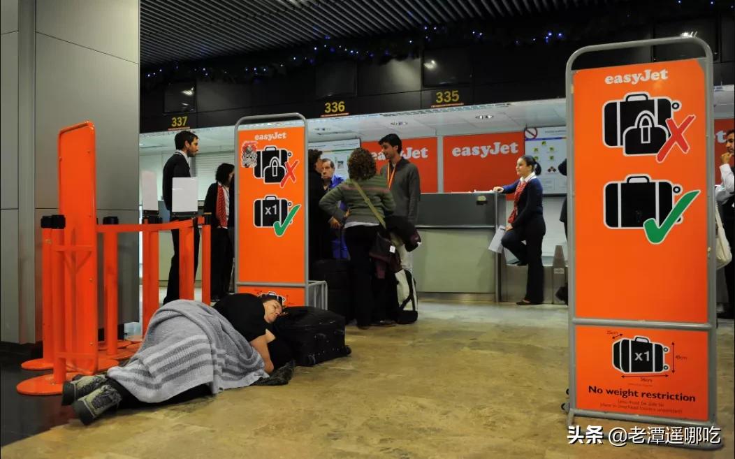 为了省下行李超重费，我穿了18条*裤内**