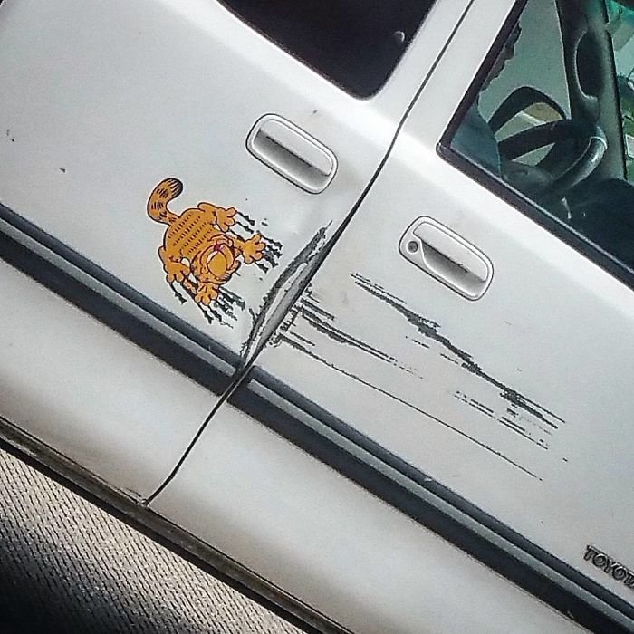 新手上路发生新车刮蹭怎么处理,新车上路就被刮这样处理避免入坑