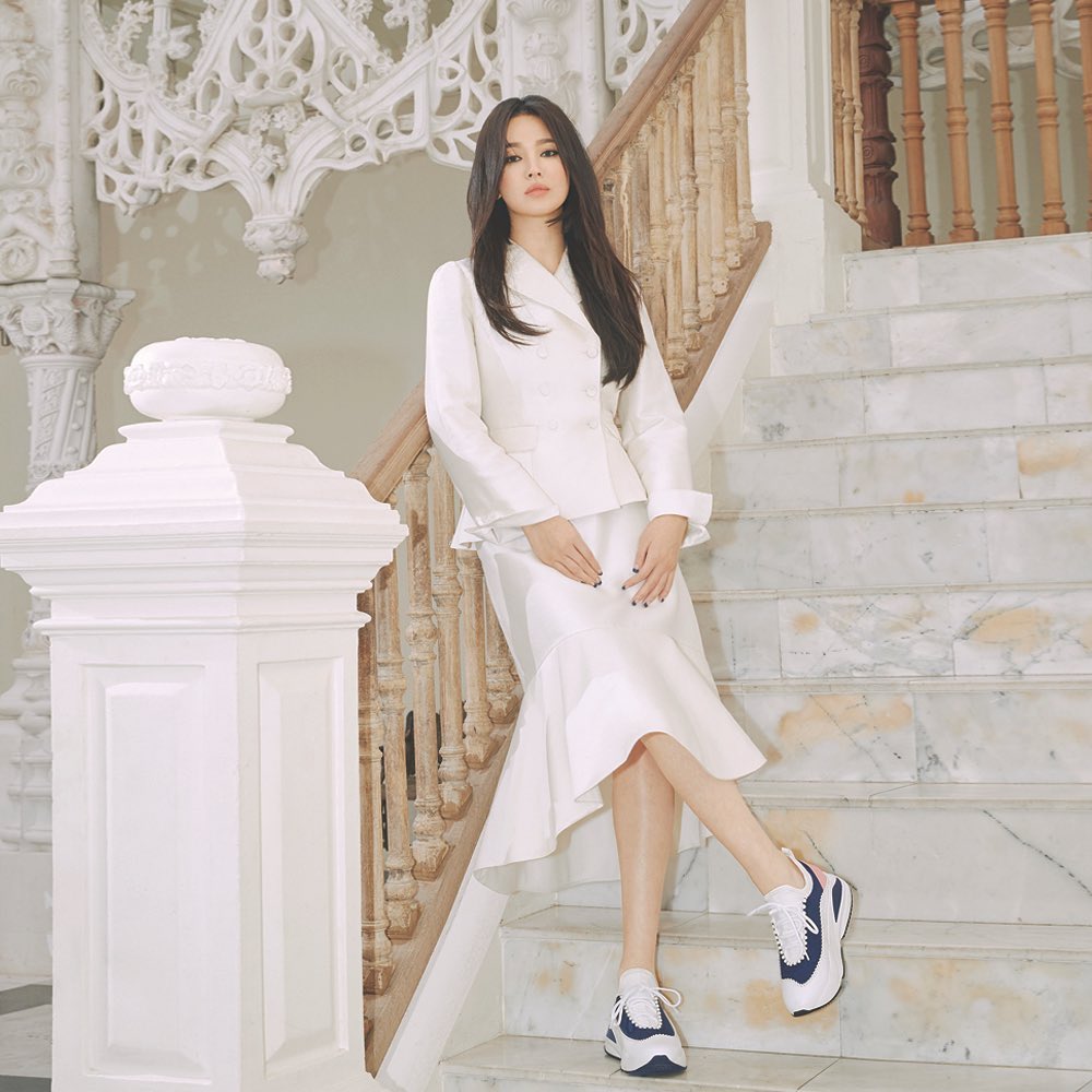 宋慧乔烟熏妆配运动鞋,韩国女星宋慧乔烟熏妆写真