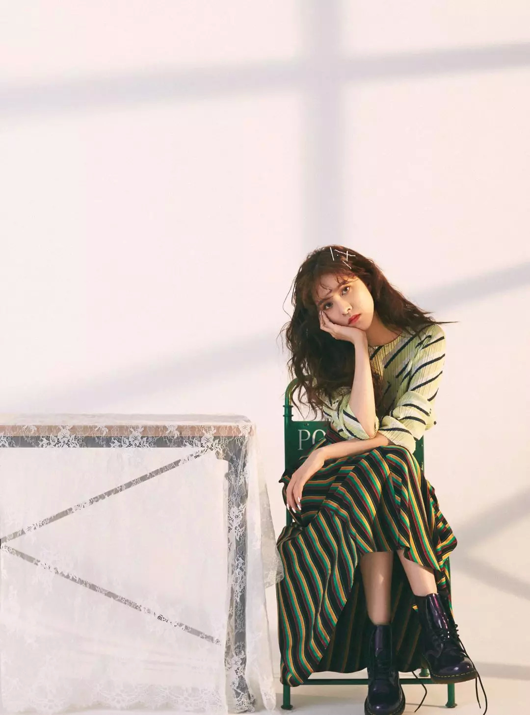 一点也不热，酷妹的马丁靴里都有空调