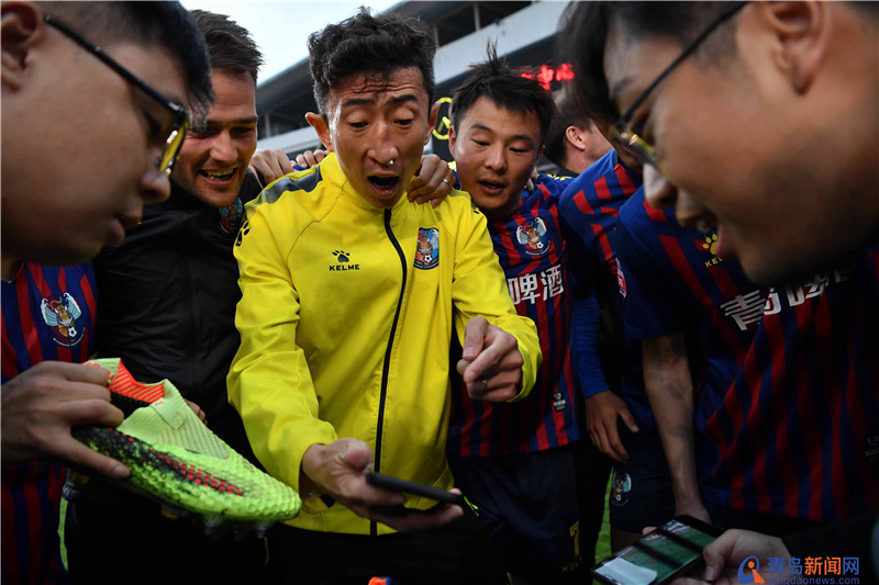 黄海黄海我爱你就像老鼠爱大米！网友本网盖500楼评论为球队请功！你啥建议？