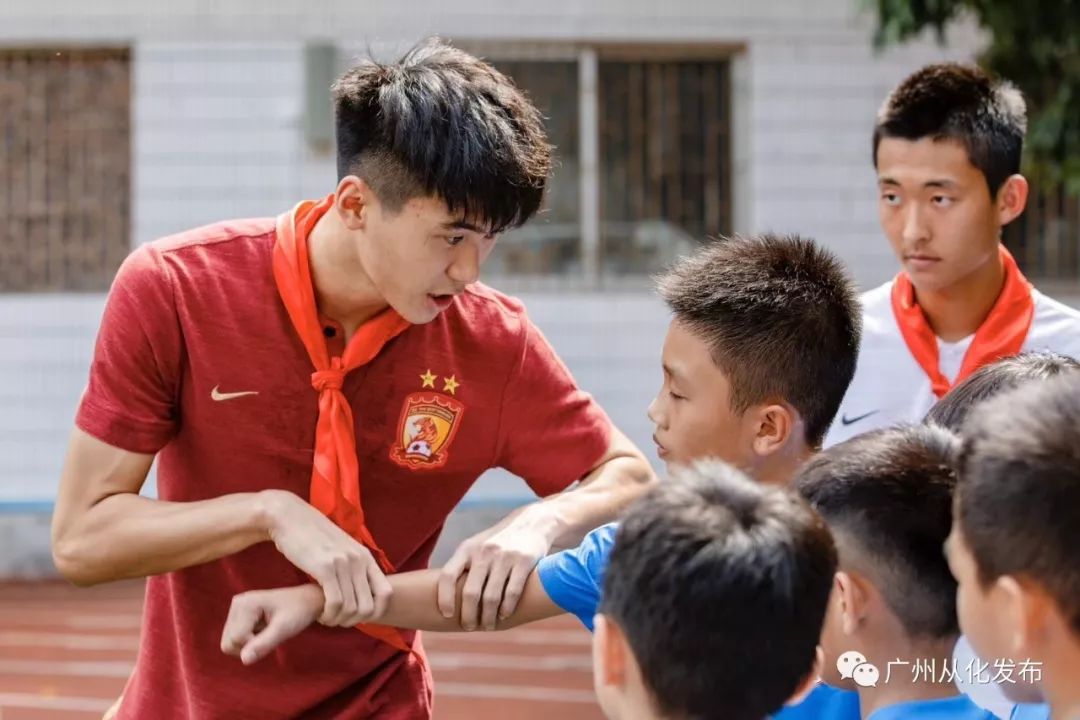 广州恒大公益赛,广州恒大足球学校足球比赛