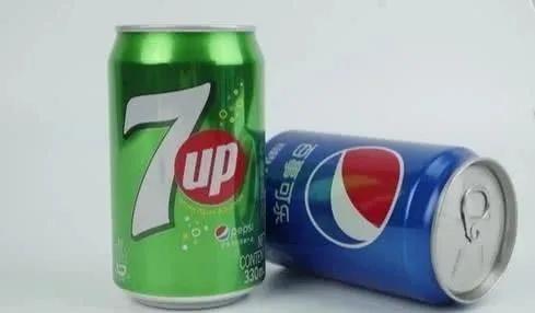 护士小姐用5毛钱的易拉罐，随手一剪猛翻千万倍，网友：手艺牛逼