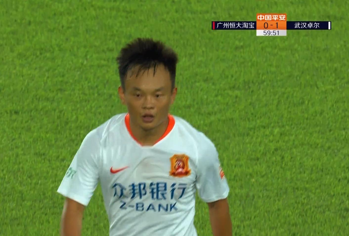 中超黑马客场领先恒大!远征球迷瞬间沸腾,卡帅连换3人拼了