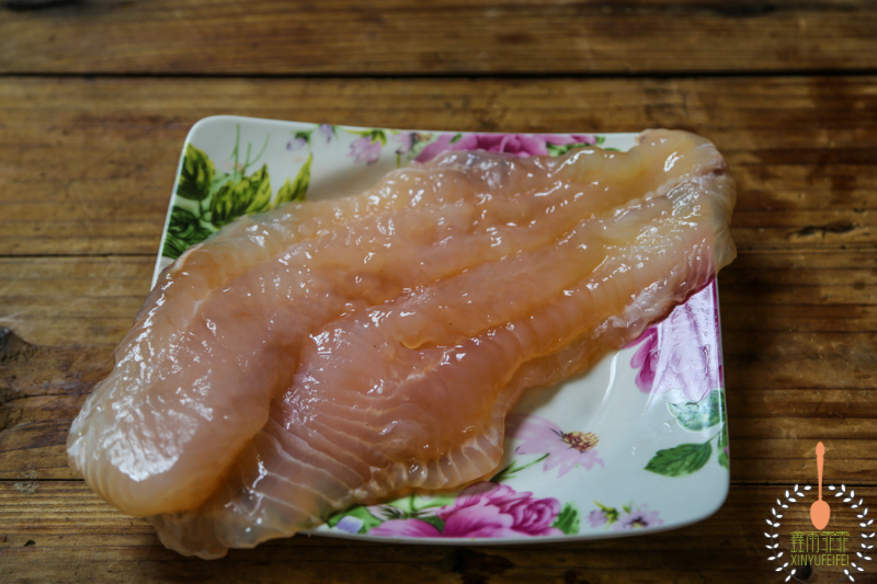 煎鱼时，这一步很多人都弄错了，难怪鱼粘锅，原来要这样做才对