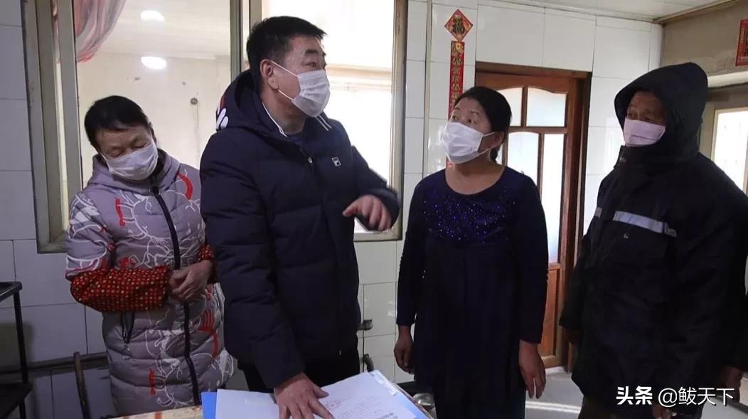 「*党**旗在防疫一线飘扬」社区书记惠炳东：“妈妈对不起！*党**员必须在一线！”