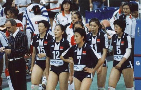 中国女排奋斗经历简短20字,排球运动简史中国女排