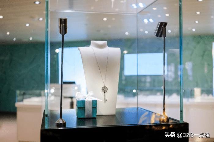 歌诗达威尼斯号邮轮夜景视频,亚洲最大邮轮歌诗达威尼斯号