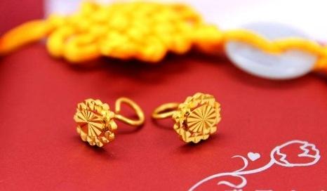 买黄金耳钉为什么要买弯钩,首饰店弯钩黄金耳钉用什么