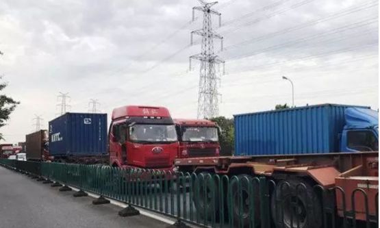 建国初期，开卡车的那可都是高富帅