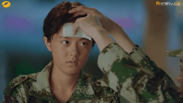 赖冠霖和赵今麦一起走路,赖冠霖和赵今麦为啥不同框