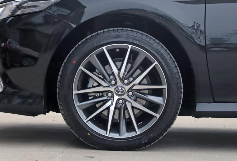 全新丰田凯美瑞2.5g豪华版,商务两不误的轿车