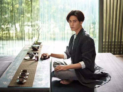 贾平凹题错字被无情嘲讽，莫言错字后却被大笑原谅，网友：看态度