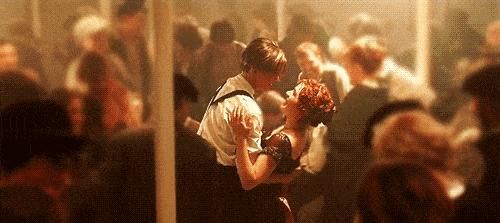 很多女人都不懂,男人这样做就表示不爱你了